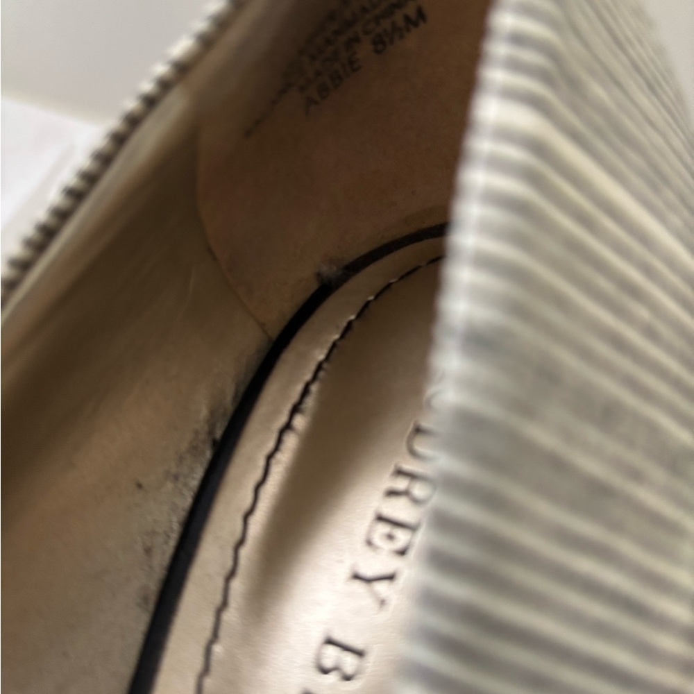 AUDREY BROOKE black and white striped Abbie leather heel. Size is 8.5 M - Picture 6 of 8